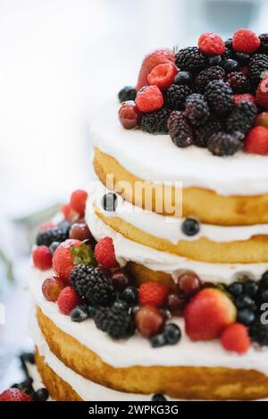 Gâteau de mariage aux baies Bliss Layer Banque D'Images