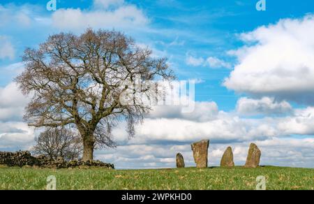 Les quatre pierres debout restantes des neuf pierres de bronze se ferment sur Harthill Moor près de Birchover dans le Derbyshire Peak District Banque D'Images