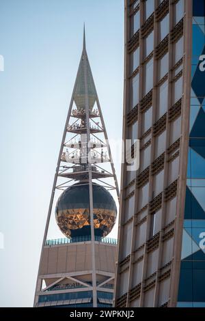 Gratte-ciel de la tour Al Faisaliah dans la ville de Riyad Banque D'Images