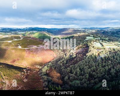 Hiver sur les collines et les vallées dans le parc de Dartmoor, réserve naturelle nationale de Dartmoor est, Yarner Wood, Bovey Tracey, Angleterre Banque D'Images