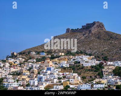 Platanos et château médiéval de Pandeli, Agia Marina, île de Leros, Dodécanèse, îles grecques, Grèce, Europe Copyright : KarolxKozlowski 1245-3277 Banque D'Images