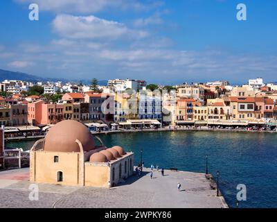 Mosquée Kucuk Hasan, vue surélevée, ville de la Canée, Crète, Îles grecques, Grèce, Europe Banque D'Images