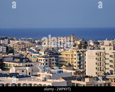 Cityscape à partir de Stephen's Hill (Monte Smith), Rhodes City, Rhodes Island, Dodécanèse, Îles grecques, Grèce, Europe Banque D'Images