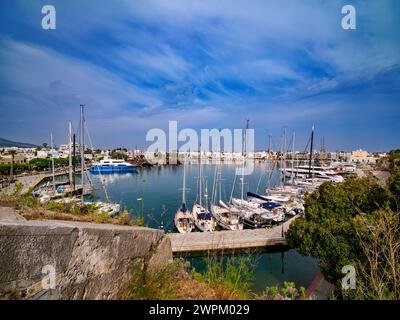 Marina de la ville de Kos, vue surélevée, Île de Kos, Dodécanèse, Îles grecques, Grèce, Europe Banque D'Images