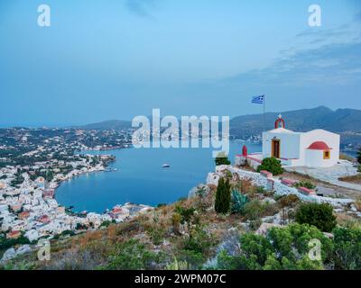 Église du Prophète Elias au-dessus de la ville d'Agia Marina, île de Leros, Dodécanèse, îles grecques, Grèce, Europe Banque D'Images