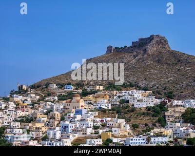 Platanos et château médiéval de Pandeli, Agia Marina, île de Leros, Dodécanèse, îles grecques, Grèce, Europe Banque D'Images