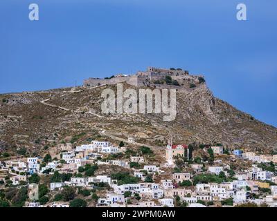 Platanos et château médiéval de Pandeli, vue surélevée, Agia Marina, île de Leros, Dodécanèse, îles grecques, Grèce, Europe Banque D'Images