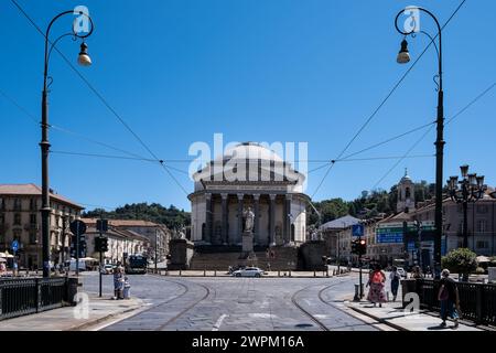 Vue de l'église de style néoclassique de la Gran Madre di Dio (Grande mère de Dieu), dédiée à Marie, sur la rive ouest du Pô Banque D'Images