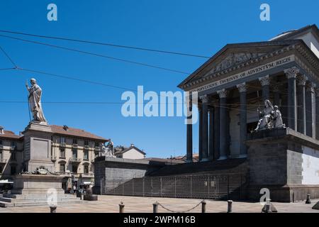 Vue de l'église de style néoclassique de la Gran Madre di Dio (Grande mère de Dieu), dédiée à Marie, sur la rive ouest du Pô Banque D'Images