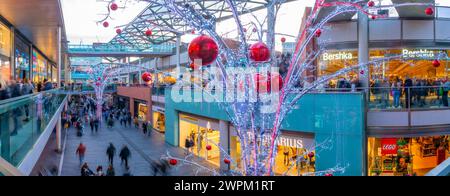 Vue des boutiques et des lumières de Noël, Liverpool City Centre, Liverpool, Merseyside, Angleterre, Royaume-Uni, Europe Banque D'Images