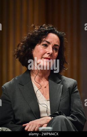 Paris, France. 08 mars 2024. Maire d'Amsterdam, Femke Halsema regarde pendant la conférence 'en 2024, une femme égale un homme? A Matter of Power' lors de la Journée internationale de la femme à l'Hôtel de ville de Paris, France, le 8 mars 2024. Photo de Firas Abdullah/ABACAPRESS.COM crédit : Abaca Press/Alamy Live News Banque D'Images