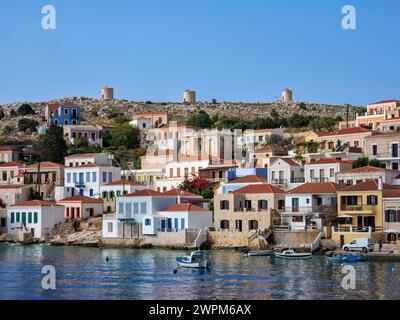 Village de Chalki, Emporio, Île de Halki, Dodécanèse, Îles grecques, Grèce, Europe Copyright : KarolxKozlowski 1245-2964 Banque D'Images