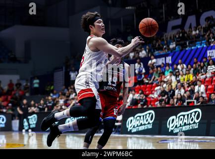 Cebu, Philippines. 8 mars 2024. Choi Wonhyuk (G) des Seoul SK Knights participe à la demi-finale de la East Asia Super League (EASL) final four 2024 entre Seoul SK Knights et Anyang Jung Kwan Jang Red Boosters dans la province de Cebu, aux Philippines, le 8 mars 2024. Crédit : Rouelle Umali/Xinhua/Alamy Live News Banque D'Images