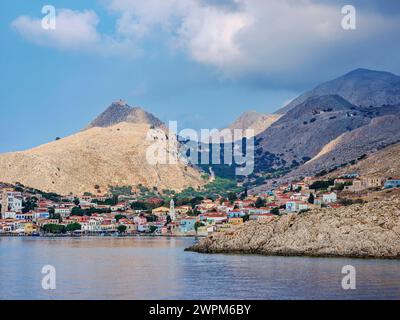 Vue vers Chalki Village, Emporio, Halki Island, Dodécanèse, îles grecques, Grèce, Europe Copyright : KarolxKozlowski 1245-2972 Banque D'Images