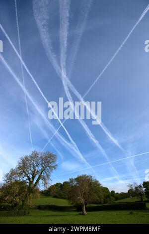 20/05/16 avec l'industrie aérienne secouée après la perte hier d'un avion au-dessus de la Méditerranée, il semblait plus occupé que jamais au-dessus du Derbyshire Banque D'Images