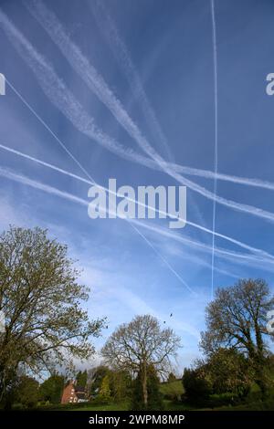20/05/16 avec l'industrie aérienne secouée après la perte hier d'un avion au-dessus de la Méditerranée, il semblait plus occupé que jamais au-dessus du Derbyshire Banque D'Images