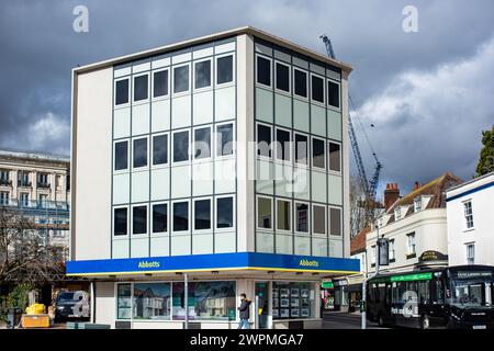 Immeuble de bureaux rénové des années 1960 dans le centre-ville de Chelmsford. Banque D'Images