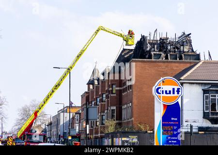 8 mars 2024 - bâtiment du poste de police de Forest Gate sur Romford Road après l'incendie du 6 mars, Newham, Londres, Angleterre Banque D'Images