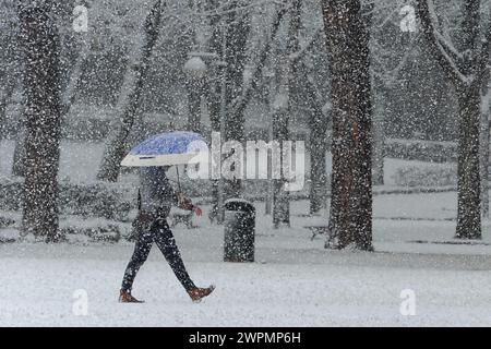 Neve in città con disagi/neige dans la ville Banque D'Images