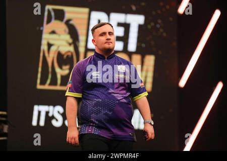 Brighton, Royaume-Uni. 07 mars 2024. Luke Littler lors de la BetMGM premier League Darts 2024, nuit 6 au Brighton Centre, Brighton, Angleterre, Royaume-Uni le 7 mars 2024 crédit : Every second Media/Alamy Live News Banque D'Images