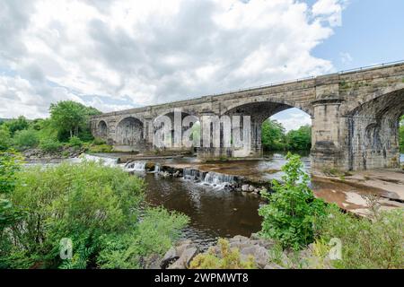 Le viaduc d'Alston Arches à Tyne, au Royaume-Uni, témoigne de l'artisanat et de l'endurance de l'architecture ancienne. Banque D'Images