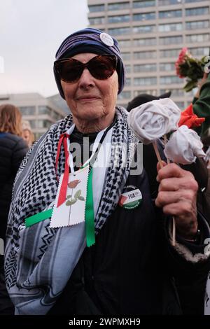 Londres, Royaume-Uni. 8 mars 2024. Manifestation de solidarité avec les femmes de Palestine lors de la Journée internationale de la femme organisée par de multiples groupes tels que extinction Rebellion, parents 4 Palestine, parents for future UK, Mothers CAN, Global Women's Strike et Women of Colour. (Photo de Joao Daniel Pereira/Sipa USA) crédit : Sipa USA/Alamy Live News Banque D'Images