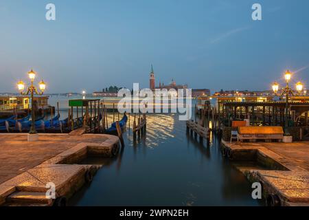 Matin calme d'été chaud dans Venise, Italie Banque D'Images