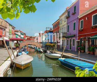 Pont en été à Burano près de Venise Banque D'Images