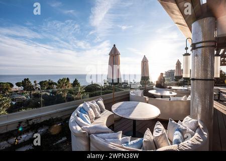 Vue depuis la terrasse de l'Hôtel Anantara, Nice en hiver, Sud de la France, Côte d'Azur, France, Europe Banque D'Images