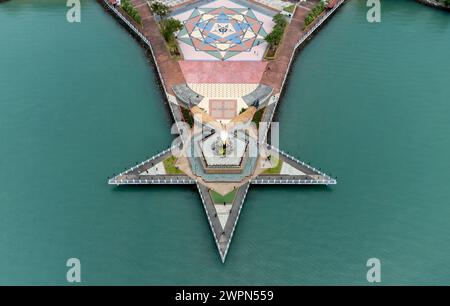 Vue aérienne de la statue de l'aigle, symbole de l'île Langkawi, Malaisie Banque D'Images