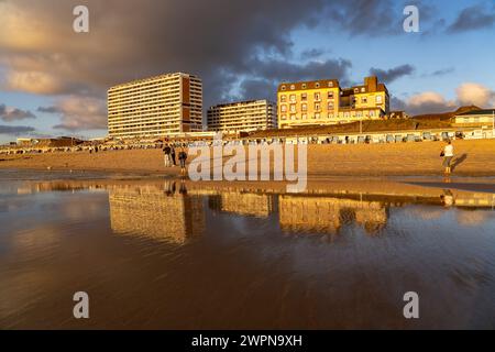 Appartement de grande hauteur et Hôtel Miramar sur Weststrand près de Westerland, île de Sylt, District de Frise du Nord, Schleswig-Holstein, Allemagne, Europe Banque D'Images