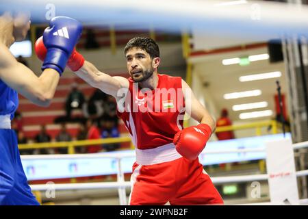 Busto Arsizio, Italie. 06 mars 2024. Shin Jaeyong et Asror Vokhidov lors de Boxing Road to Paris, Boxing match à Busto Arsizio, Italie, 06 mars 2024 crédit : Agence photo indépendante/Alamy Live News Banque D'Images