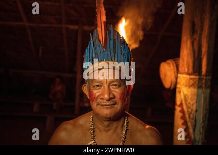 Peuples indigènes - forêt tropicale brésilienne, croisière en Amazonie sur un bateau boutique (MS Janganda) - croisière fluviale Banque D'Images