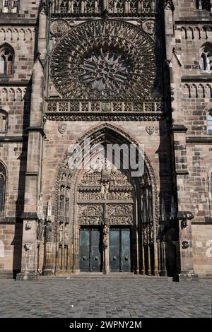 Allemagne, Bavière, moyenne Franconie, Nuremberg, vieille ville, église de. Lawrence, façade, Rose fenêtre, Portail principal Banque D'Images