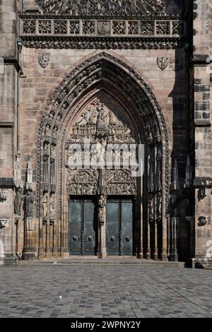 Allemagne, Bavière, moyenne Franconie, Nuremberg, vieille ville, église de. Lawrence, façade, portail principal Banque D'Images