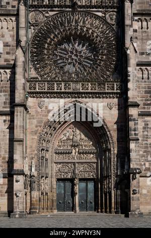 Allemagne, Bavière, moyenne Franconie, Nuremberg, vieille ville, église de. Lawrence, façade, Rose fenêtre, Portail principal Banque D'Images