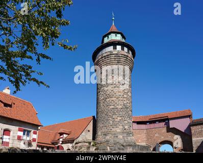 Allemagne, Bavière, moyenne Franconie, Nuremberg, vieille ville, château impérial, cour du château, tour Sinwell Banque D'Images