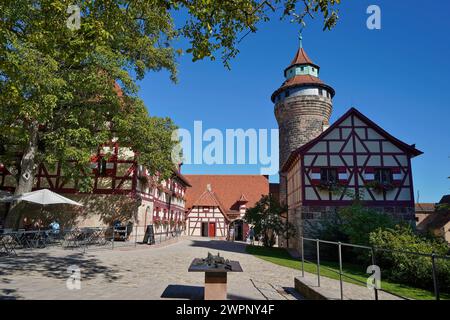 Allemagne, Bavière, moyenne Franconie, Nuremberg, vieille ville, château impérial, cour du château, tour Sinwell Banque D'Images