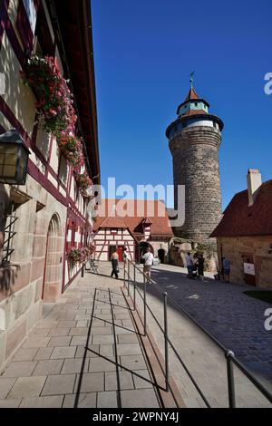 Allemagne, Bavière, moyenne Franconie, Nuremberg, vieille ville, château impérial, cour du château, tour Sinwell Banque D'Images