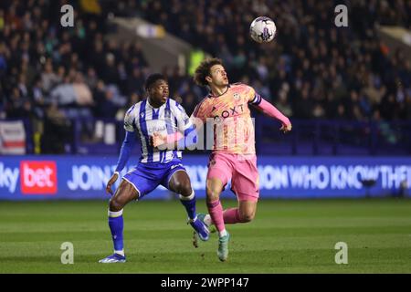 Anthony Musaba (Sheffield Wednesday) affronte Ethan Ampadu (Leeds United) lors du Sky Bet Championship match entre Sheffield Wednesday et Leeds United à Hillsborough, Sheffield le vendredi 8 mars 2024. (Photo : Pat Scaasi | mi News) crédit : MI News & Sport /Alamy Live News Banque D'Images