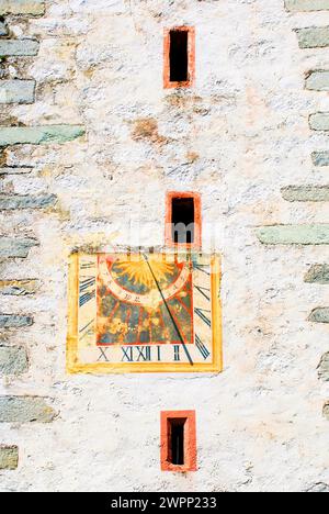 Cadran solaire sur une vieille maison, Salzbourg, Tyrol, Autriche Banque D'Images