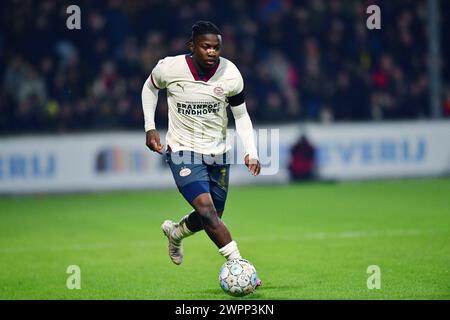 Deventer, pays-Bas. 08 mars 2024. DEVENTER, Stadium Adelaarshorst, 08-03-2024, saison 2023/2024, Dutch Eredivisie Football pendant le match Go Ahead Eagles - PSV. Johan Bakayoko crédit : Pro Shots/Alamy Live News Banque D'Images