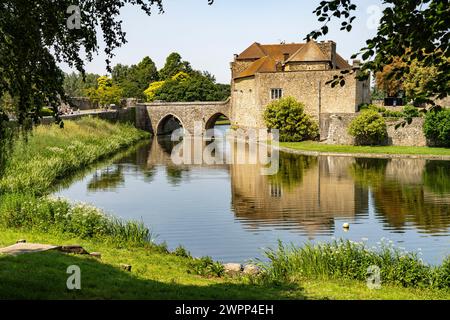 Le château de Leeds Castle près de Maidstone, Kent, Angleterre, Grande-Bretagne, Europe Banque D'Images