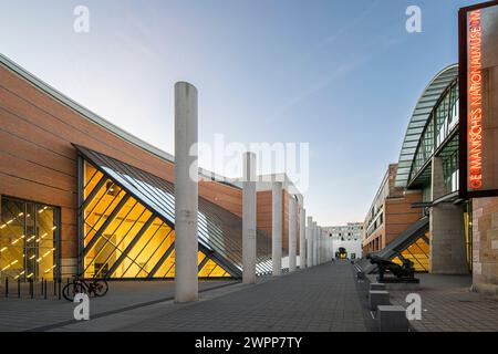 Musée germanique avec rue des droits de l'homme, Nuremberg, Franconie, Bavière, Allemagne Banque D'Images