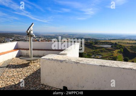 Belle vue panoramique depuis le point de vue dans la vieille ville d'Elvas, Portugal Banque D'Images