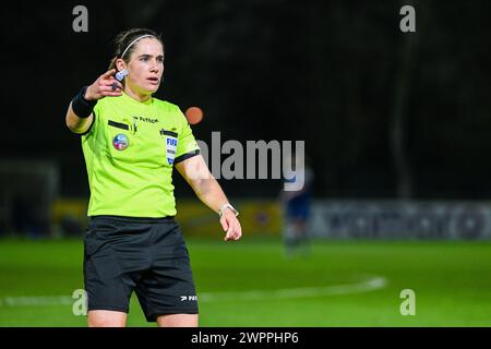 Gand, Belgique. 08 mars 2024. L'arbitre Caroline Lanssens photographiée lors d'un match de football féminin entre AA Gent Ladies et Club Brugge YLA le 18ème jour de la saison 2023 - 2024 de la Super League belge Lotto Womens, le vendredi 8 mars 2024 à Gent, BELGIQUE . Crédit : Sportpix/Alamy Live News Banque D'Images