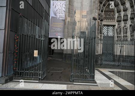 Kölner Dom der Eingang zur Domschatzkammer *** Cathédrale de Cologne entrée du trésor de la cathédrale Banque D'Images