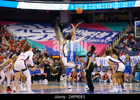 Greensboro, Caroline du Nord, États-Unis. 8 mars 2024. NC State et Duke tirent parti en quarts de finale de l'ACC 2024. (Crédit image : © Josh Brown/ZUMA Press Wire) USAGE ÉDITORIAL SEULEMENT! Non destiné à UN USAGE commercial ! Banque D'Images