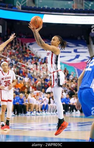 Greensboro, Caroline du Nord, États-Unis. 8 mars 2024. La garde de l'État de Caroline du Nord AZIAHA JAMES tente un tir lors des quarts de finale du tournoi ACC 2024. (Crédit image : © Josh Brown/ZUMA Press Wire) USAGE ÉDITORIAL SEULEMENT! Non destiné à UN USAGE commercial ! Banque D'Images