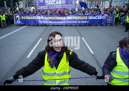 Madrid, Espagne. 09 mars 2024. Des milliers de personnes défilent dans les rues de Madrid alors que la Commission 8M mène une manifestation à l'occasion de la Journée internationale de la femme. D'Atocha à la Plaza de Colon, sous le slogan « patriarcat, génocides et privilèges, c'est fini », les manifestants s'unissent pour combattre la violence sexiste et sauvegarder les droits durement acquis. (Photo © Miguel Candela/SOPA images/SIPA USA) crédit : SIPA USA/Alamy Live News Banque D'Images